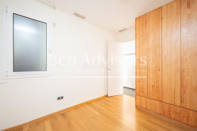 Foto c7446e31-a462-4381-be0e-911db0174a8e. Piso luminoso y tranquilo piso con terraza comunitaria junto al paseo sant joan. en Barcelona