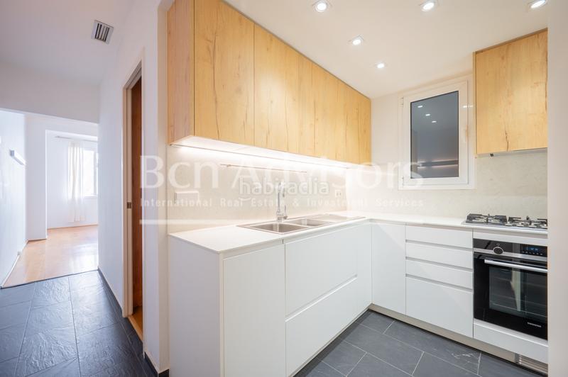 Foto eb8a3700-eb05-4f62-81da-a25f80b348db. Piso luminoso y tranquilo piso con terraza comunitaria junto al paseo sant joan. en Barcelona