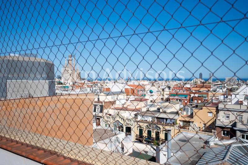 Foto fdc264e8-e276-4032-bc14-9d47dc00f633. Piso luminoso y tranquilo piso con terraza comunitaria junto al paseo sant joan. en Barcelona
