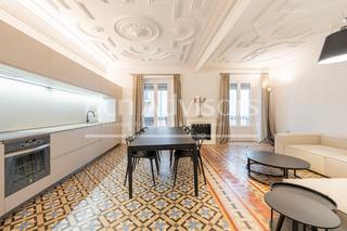 Piso  Carrer de sant pau. Magnífico piso reformado con elementos modernistas y amueblado a