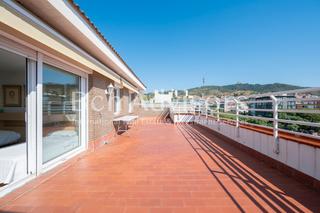 Àtic a Sarrià. Estupendo y amplio ático dúplex con terraza y fabulosas vistas e