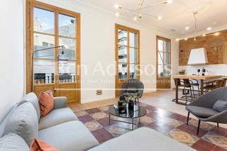 Pis  Carrer de pelai. Excelente piso modernista reformado con terraza cerca de plaza c