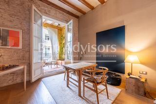 Piso  Carrer d'en xuclà. Sensacional y céntrico piso de 2 habitaciones con elementos orig