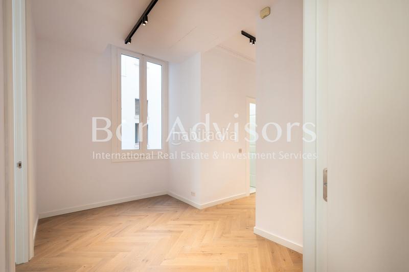 Foto 2d9b7340-831f-4d6b-8152-9839ea1ed70a. Apartamento en carrer de trafalgar 1 distinguido y luminoso piso reformado a estrenar entre eixample y el born en Barcelona