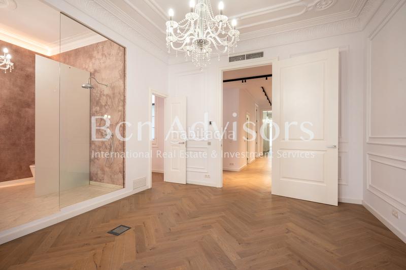 Foto 43cae74b-bd43-43b9-bbd9-0e8f5f69d60d. Apartamento en carrer de trafalgar 1 distinguido y luminoso piso reformado a estrenar entre eixample y el born en Barcelona