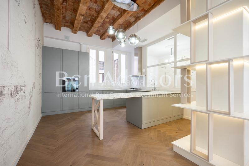 Foto 6a278b88-3610-4f09-8ac1-1d89552abcd7. Apartamento en carrer de trafalgar 1 distinguido y luminoso piso reformado a estrenar entre eixample y el born en Barcelona