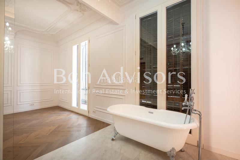 Foto a981bbf3-47e0-4f43-b64a-048b0f8e4c98. Apartamento en carrer de trafalgar 1 distinguido y luminoso piso reformado a estrenar entre eixample y el born en Barcelona