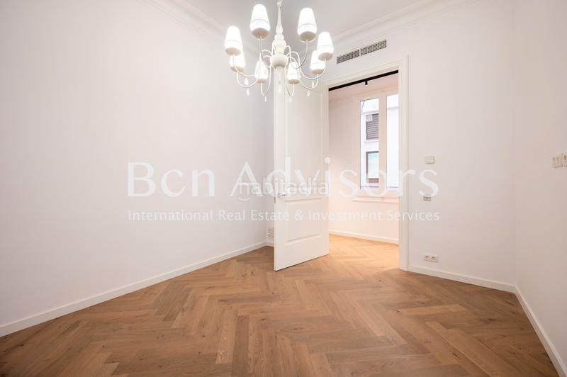 Foto afecfe30-7423-4d3e-a01b-36edd8802d53. Apartamento en carrer de trafalgar 1 distinguido y luminoso piso reformado a estrenar entre eixample y el born en Barcelona
