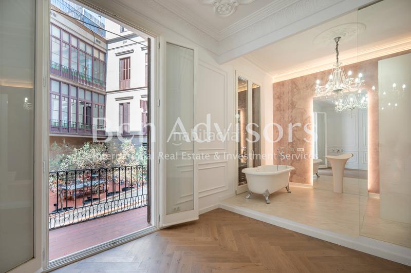 Foto c1091967-c44c-40c6-858c-f9e82d3fa633. Apartamento en carrer de trafalgar 1 distinguido y luminoso piso reformado a estrenar entre eixample y el born en Barcelona