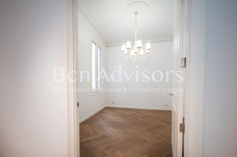 Foto cd4ea041-a1b8-43db-a65e-25239d0d5061. Apartamento en carrer de trafalgar 1 distinguido y luminoso piso reformado a estrenar entre eixample y el born en Barcelona