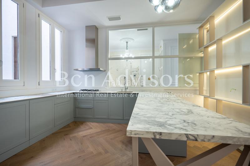 Foto d119df68-d282-46b5-aff0-0b662b8f66ed. Apartamento en carrer de trafalgar 1 distinguido y luminoso piso reformado a estrenar entre eixample y el born en Barcelona