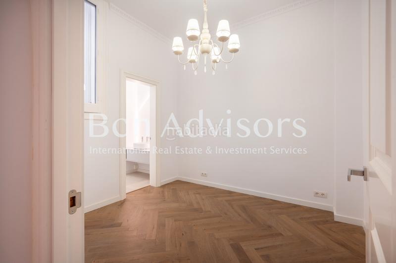 Foto ef61f9aa-41b8-4b67-a46e-51d364c0feed. Apartamento en carrer de trafalgar 1 distinguido y luminoso piso reformado a estrenar entre eixample y el born en Barcelona