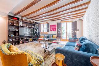 Appartement in Gòtic. Piso con encanto y elementos originales en finca regia del barri