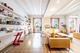 Piso  Carrer del duc. Fabuloso piso con elementos originales en finca regia del barrio