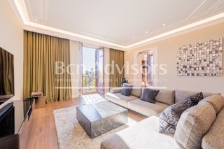 Pis  Passeig de colom. Espectacular piso reformado a estrenar en primera línea de mar e