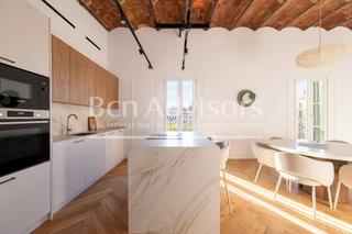 Pis  Gran via de les corts catalanes. Magnfico piso esquinero reformado a estrenar en finca regia.