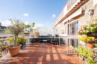 Dachwohnung  Carrer de girona. Magnífico y luminoso ático con terraza muy soleada en eixample.
