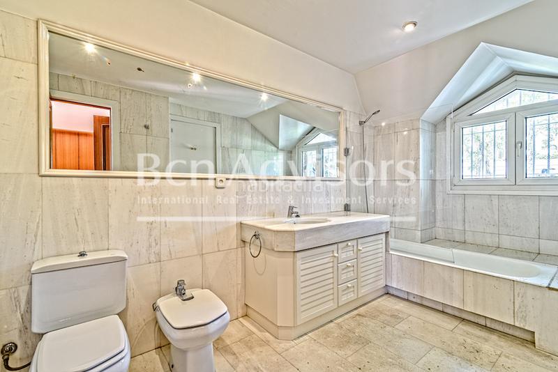 Foto 49efe26b-f1d1-4151-b355-04fc9a4369aa. Chalet con riscaldamento parcheggio piscina in Sant Gervasi - Bonanova Barcelona