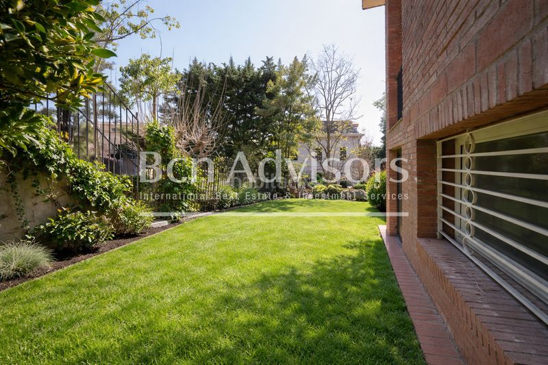 Foto e57d4811-2e5d-4329-9263-22f7707a5aa5. Xalet amb calefacció aparcament piscina a Sant Gervasi - Bonanova Barcelona