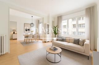 Piso  Carrer de balmes. Fantástico y luminoso piso en finca clásica de galvany.