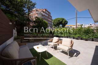 Pis  Carrer de ferran valls i taberner. Exclusiva vivienda con jardín reformada junto al turó de montero