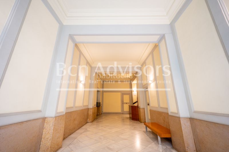 Foto 0115ec72-c8e3-424b-bfee-c71288063128. Àtic amb xemeneia calefacció a Sant Gervasi - Galvany Barcelona