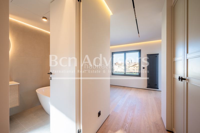 Foto 9a4d64af-68a5-444f-99b1-f257be94f960. Àtic amb xemeneia calefacció a Sant Gervasi - Galvany Barcelona