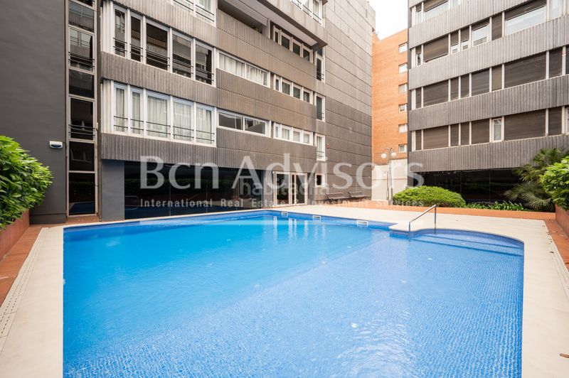 Foto 1052a085-f8fe-460b-b130-7b60b14a39aa. Àtic amb calefacció aparcament piscina a Tres Torres Barcelona