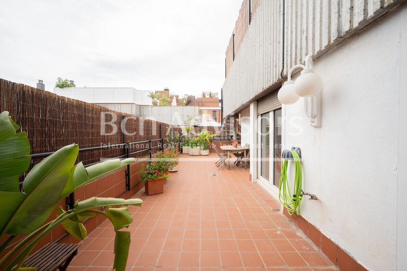 Foto 580f845a-ce05-4385-bee6-886f722614e6. Àtic amb calefacció aparcament piscina a Tres Torres Barcelona