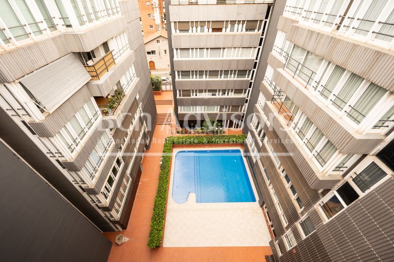 Foto a2e6b35b-1de9-4ca2-92ea-da0b00d746ab. Àtic amb calefacció aparcament piscina a Tres Torres Barcelona
