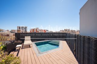 Penthouse  Carrer de la diputació. Impresionante y luminoso ático reformado con terraza y piscina e