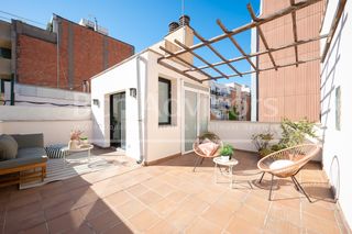 Casa  Carrer de ca l'alegre de dalt. Maravillosa casa con terraza y garaje en gracia.