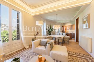 Flat  Carrer de girona. Increíble piso reformado a estrenar en finca regia esquinera del