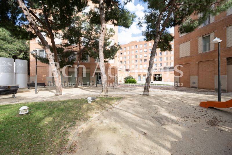 Foto 01d0cc5e-24bb-4514-933d-73e045a5131e. Pis amb calefacció aparcament a La Vila Olímpica del Poblenou Barcelona