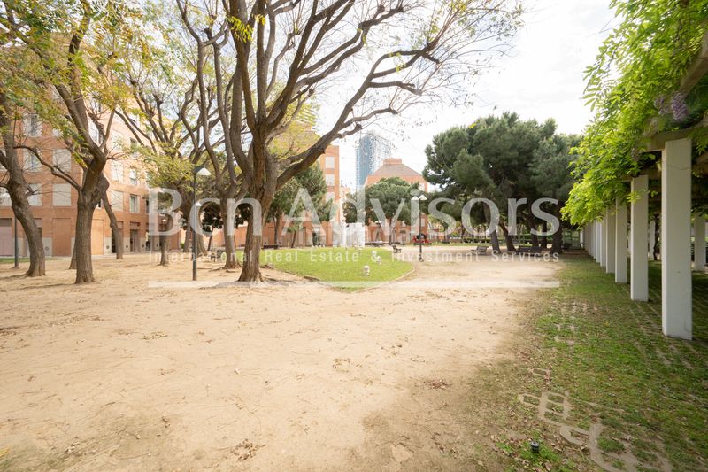 Foto 36d5cfaf-05a1-468b-94b6-e1cb926f7671. Pis amb calefacció aparcament a La Vila Olímpica del Poblenou Barcelona