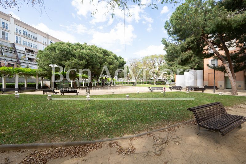 Foto 92ba2be0-ba00-43eb-b83e-680d7929d9a1. Pis amb calefacció aparcament a La Vila Olímpica del Poblenou Barcelona