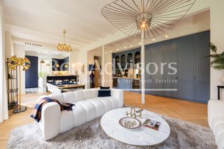 Appartement  Carrer de girona. Maravilloso piso renovado a estrenar en finca regia con vistas a