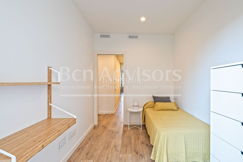 Foto d91dc3d8-c49b-47a0-896c-09952c5aa4b0. Àtic amb calefacció a Sant Antoni Barcelona