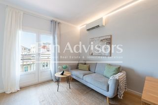 Flat in Dreta de l´Eixample. Luminoso y tranquilo piso alto reformado en finca regia.