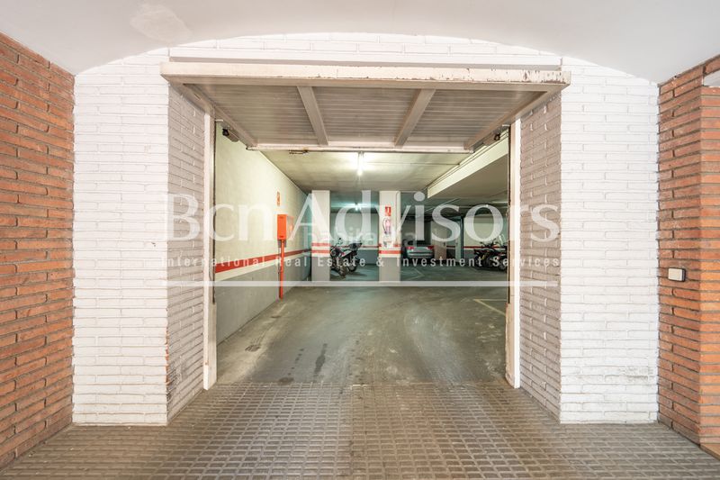 Foto e2d48902-c45e-442e-bbb4-db49a50e85cd. Casa amb calefacció piscina a Tres Torres Barcelona