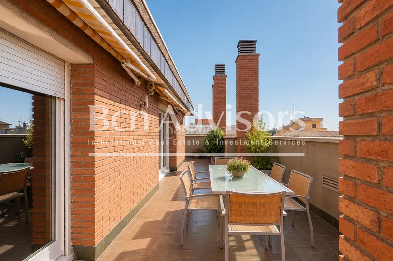 Foto 1ee2d6da-a668-4dd6-aed2-54b6303a2e2b. Àtic amb calefacció aparcament piscina a Tres Torres Barcelona