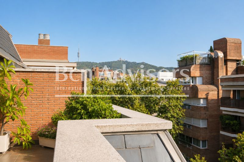Foto 9b34440f-8ed3-4be7-b918-d2aa27b7de5e. Àtic amb calefacció aparcament piscina a Tres Torres Barcelona