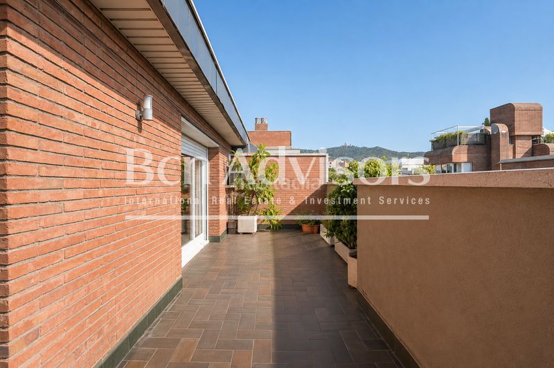 Foto acf9a14d-ac23-4f31-a409-3b5c0983067a. Àtic amb calefacció aparcament piscina a Tres Torres Barcelona