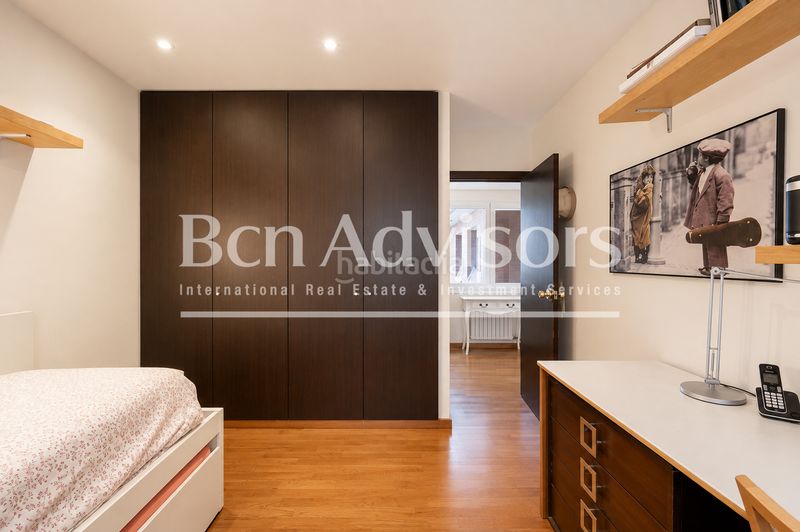 Foto f0a39416-fc72-45e0-9979-38606a3af78b. Àtic amb calefacció aparcament piscina a Tres Torres Barcelona