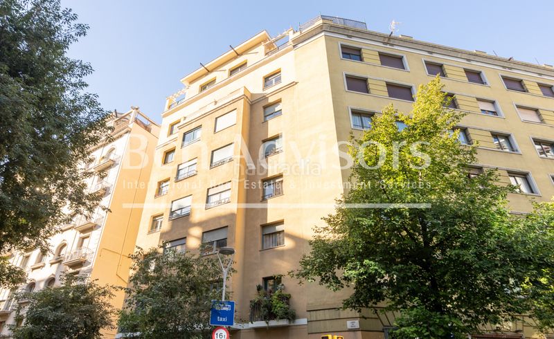 Foto edf02755-42f3-4e1c-8f66-f90274cdb4c3. Àtic amb calefacció aparcament a Dreta de l´Eixample Barcelona