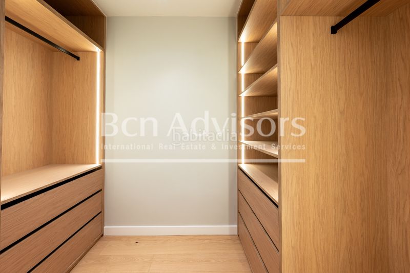 Foto 4ca170d4-14b7-4841-943c-9bd45a0e560a. Piso magnífico piso reformado a estrenar con terraza en el centro . en Barcelona