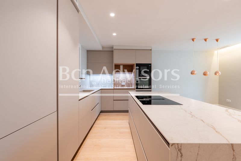 Foto ad3b0aaa-a9fd-4053-9192-372cb99d92d6. Piso magnífico piso reformado a estrenar con terraza en el centro . en Barcelona