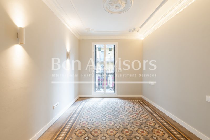 Foto d078cc0a-f2f9-45b8-9ffe-ffb804f1174f. Piso magnífico piso reformado a estrenar con terraza en el centro . en Barcelona