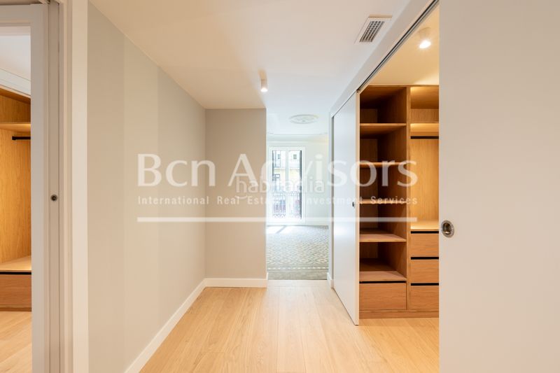 Foto f36d7374-1550-4f61-9c20-7d659f4619b9. Piso magnífico piso reformado a estrenar con terraza en el centro . en Barcelona