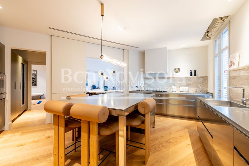 Foto 0e47f286-d314-41c2-9dc0-a6e55ea742f6. Piso espectacular y amplia vivienda de lujo con terraza y parking cerca del turó park en Barcelona